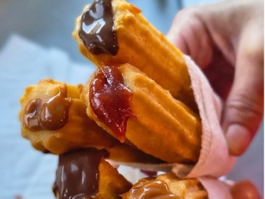 Filled churros with Nutella, dulce de leche and guava